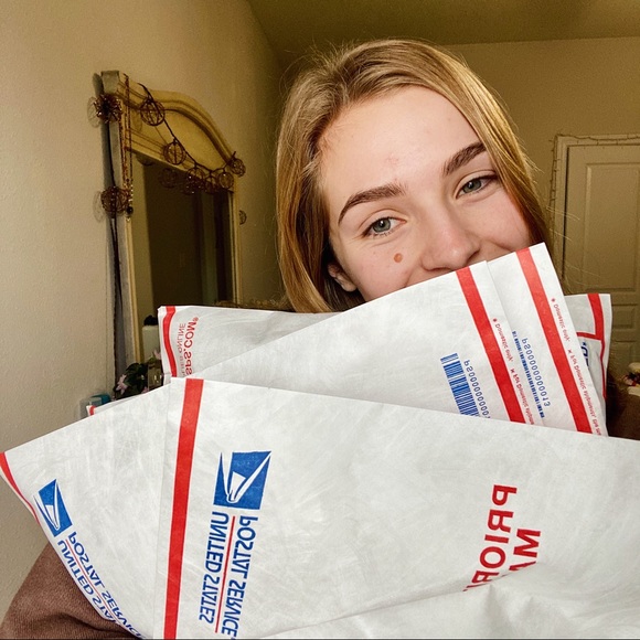 ⭐️LIKE TO BOOKMARK MY CLOSET⭐️ - Picture 4 of 4